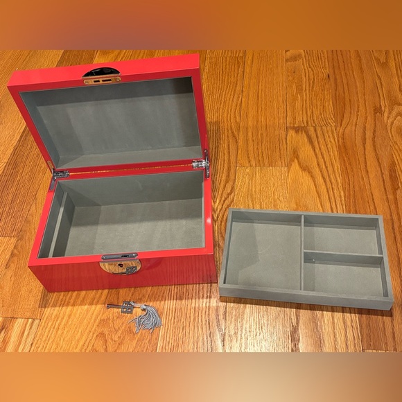 NWOT! West Elm Pink Lacquer Jewelry Box With Lock/Key - Picture 3 of 5